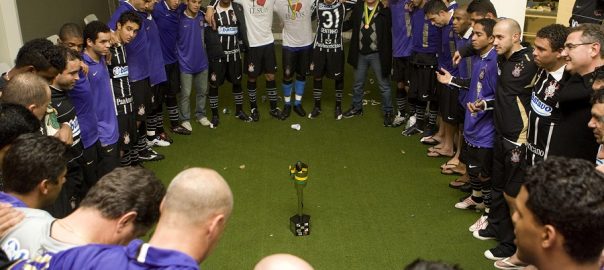 01/07/2009 – Corinthians nos vestiários após a partida final contra o Internacional, no Estádio Beira-Rio, em Porto Alegre, quando foi Tricampeão da Copa do Brasil de 2009. (Foto: © Daniel Augusto Jr./Ag. Corinthians)