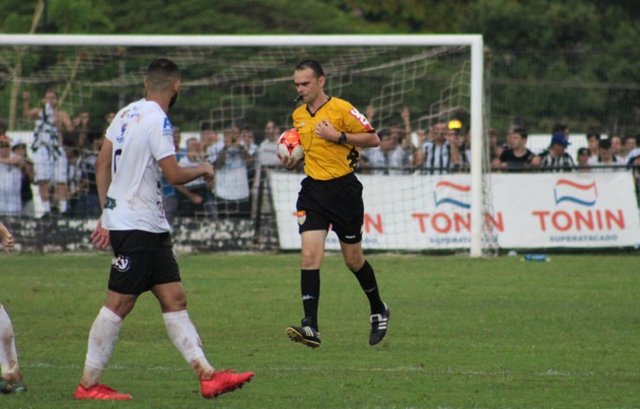 Árbitro Salim Fende Chaves apitou sete partidas do Corinthians. Foto: Reprodução Internet
