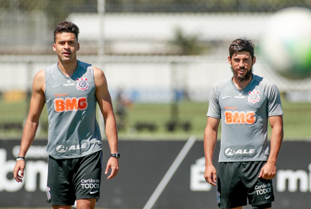 Com dispensa de Danilo Avelar, Corinthians pode ter saída de três zagueiros  em uma semana