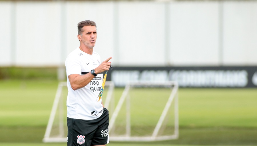 Técnico Vagner Mancini em atividade com os atletas na manhã desta sexta-feira (02/04/2021), no CT Dr. Joaquim Grava. Foto: Rodrigo Coca/Agência Corinthians
