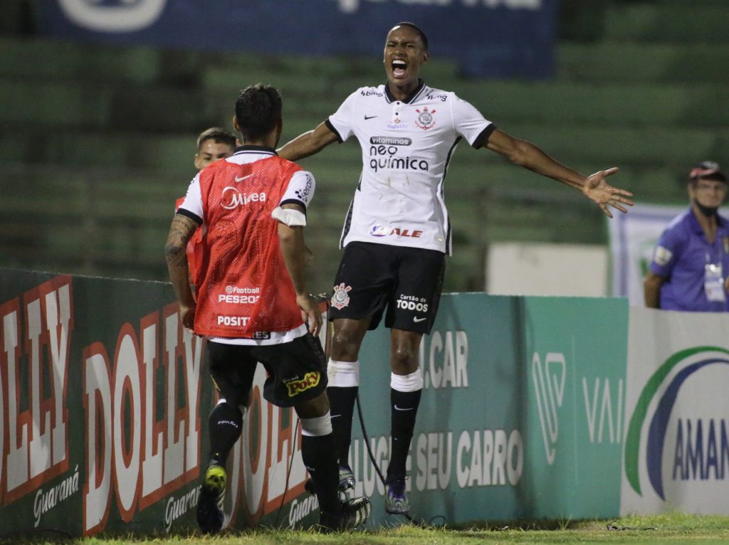 Cauê diz que Jô avisou que atacante faria gol: "Ele falou que eu ia fazer um gol". (Foto: Rodrigo Coca/Ag. Corinthians)