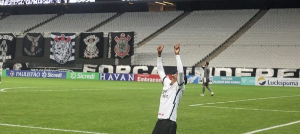 Jô comemora seu 53º gol e se torna o terceiro maior artilheiro do Corinthians no século 21, empatado com Gil. Foto Rodrigo Coca AgCorinthians