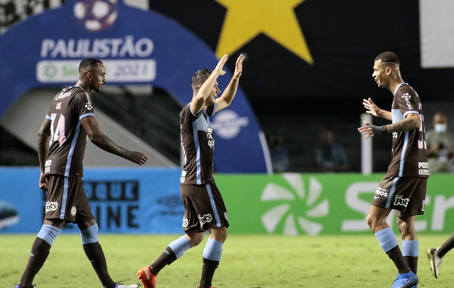 Lucas Piton comemora o primeiro gol como profissional, o segundo do Corinthians sobre o Santos. Foto Rodrigo Coca AgCorinthians
