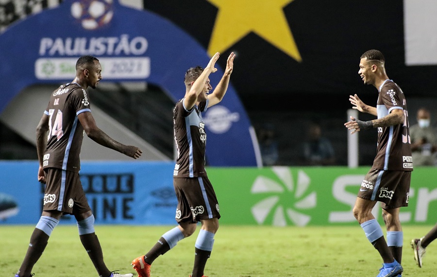 Lucas Piton comemora o primeiro gol como profissional, o segundo do Corinthians sobre o Santos. Foto Rodrigo Coca AgCorinthians