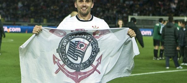 Paulo André após a conquista do Mundial de Clubes pelo Corinthians sobre o Chelsea, no Yokohama Stadium, Japaão, válido pela final do Campeonato Mundial Interclubes organizado pela FIFA 2012 /Foto: © Daniel Augusto Jr. / Ag. Corinthians