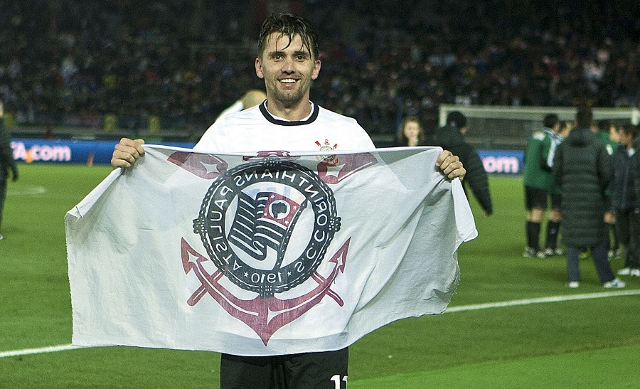 Paulo André após a conquista do Mundial de Clubes pelo Corinthians sobre o Chelsea, no Yokohama Stadium, Japaão, válido pela final do Campeonato Mundial Interclubes organizado pela FIFA 2012 /Foto: © Daniel Augusto Jr. / Ag. Corinthians