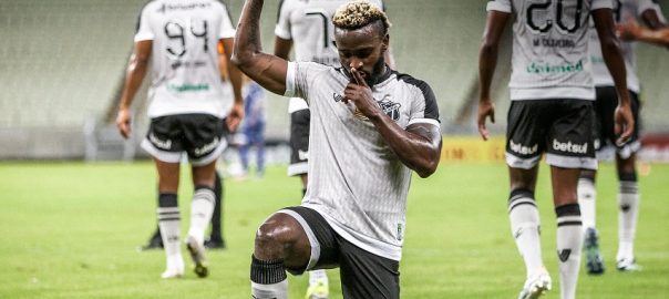 Mendoza comemora seu primeiro gol com a camisa do Ceará diante do CSA. Foto Felipe Santos/Ceará/ Twitter