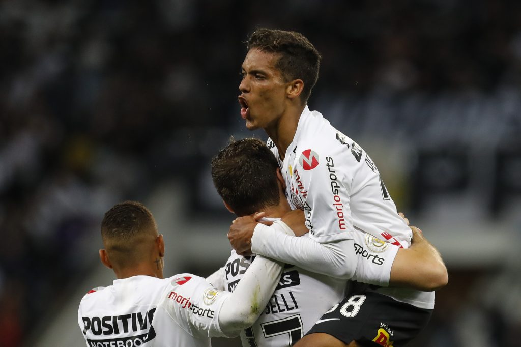 Flávio Rodrigues de Souza será o dono do apito no Majestoso deste domingo. (Foto: Imago)