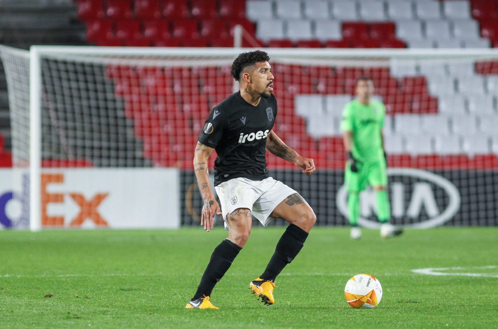 Ex-Corinthians, Douglas é campeão da Copa da Grécia com o PAOK. (Foto: Imago)