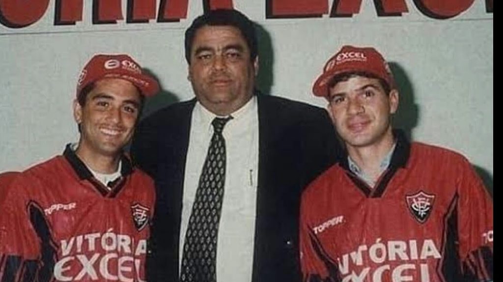 Túlio Maravilha revela arrependimento de ter ido para o Corinthians: "Tinha que provar tudo de novo". Túlio Maravilha, à direita, junto com Bebeto, à esquerda. (Foto: Reprodução/Youtube)