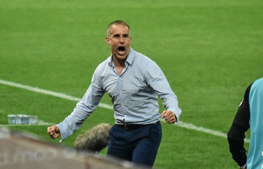 June 24, 2021, Sao Paulo, Brazil: Corinthians coach Sylvinho celebrates goal scored by Jo during soccer match between Corinthians and valid for 6th round of 2021 Brazilian Soccer Championship, held at Neo Quimica Arena, in Sao Paulo, on Thursday night 24. PUBLICATIONxNOTxINxUSA Copyright: xRonaldoxBarretox