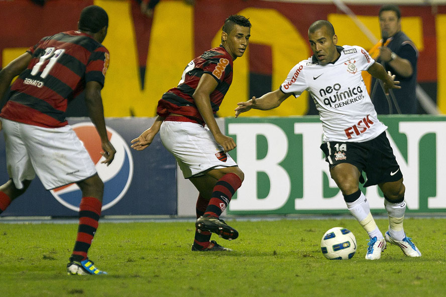 Emerson Sheik estreando pelo Corinthians diante do Flamengo, no Engenhao, pela terceira rodada do Campeonato Brasileiro de  2011, em 05/06/2011. Foto: © Daniel Augusto Jr. / Fotoarena