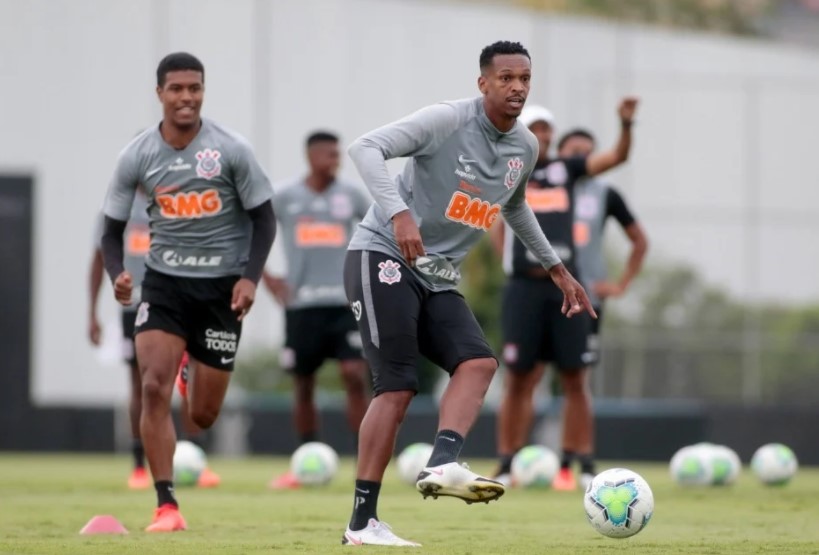 Sylvinho explica ausência de Jó e opção por Natel mas frisa: "Todos são importantes". (Foto: Rodrigo Coca/Ag. Corinthians)