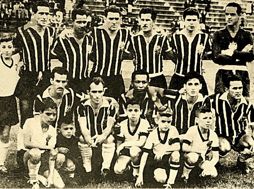Time do Corinthians em 1956. Na foto: Gilmar, Olavo, Alan, Idário, Goiano, Walmir, Luizinho, Zezé, Cláudio, Paulo e Zague. Foto: reprodução Corinthians