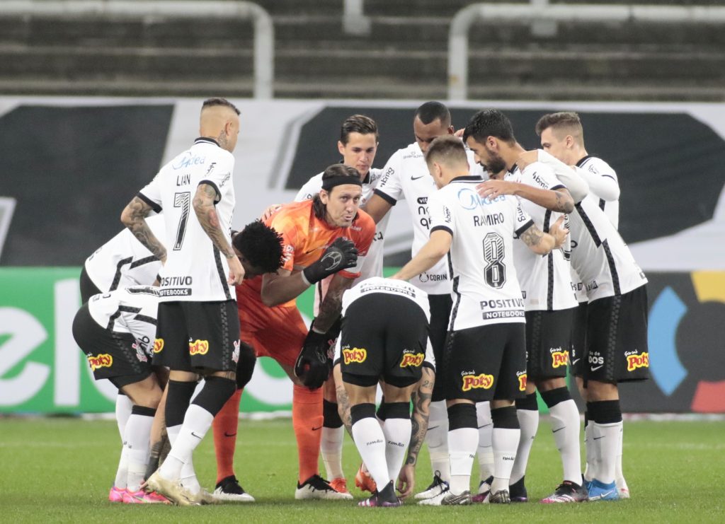 Sylvinho fala sobre sistema defensivo e trio de meio-campo: "Era isso que queríamos". (Foto: Rodrigo Coca/Ag. Corinthians)