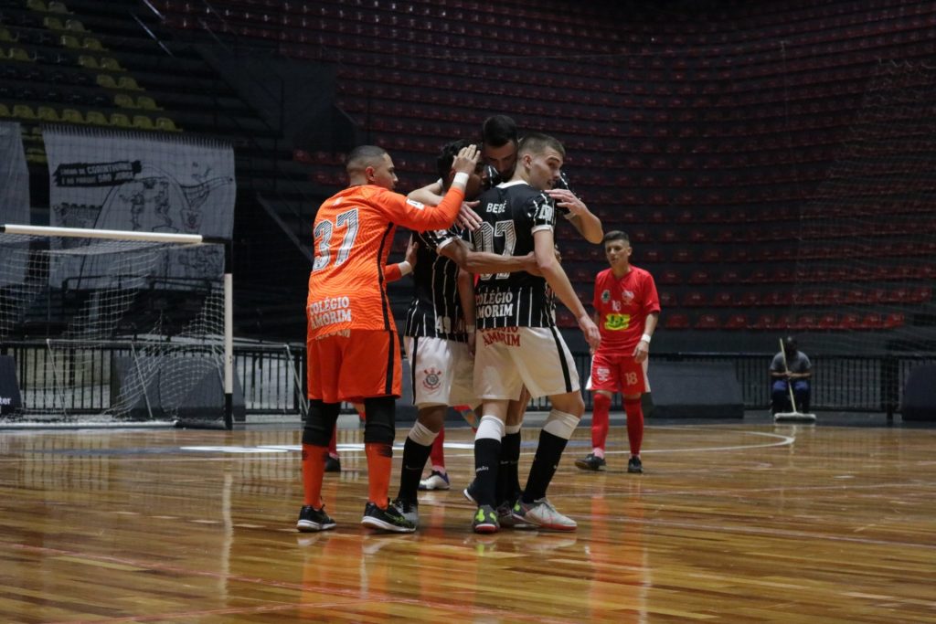 Corinthians goleia o Guarujá no Campeonato Paulista de Futsal Sub-20