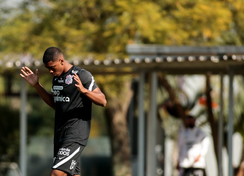 Felipe Augusto no treino do Corinthians que se prepara para o