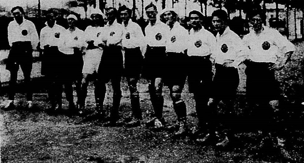 Jogadores do Corinthians em 1920 — Foto: Sports Ilustrado / Acervo da Biblioteca Nacional

