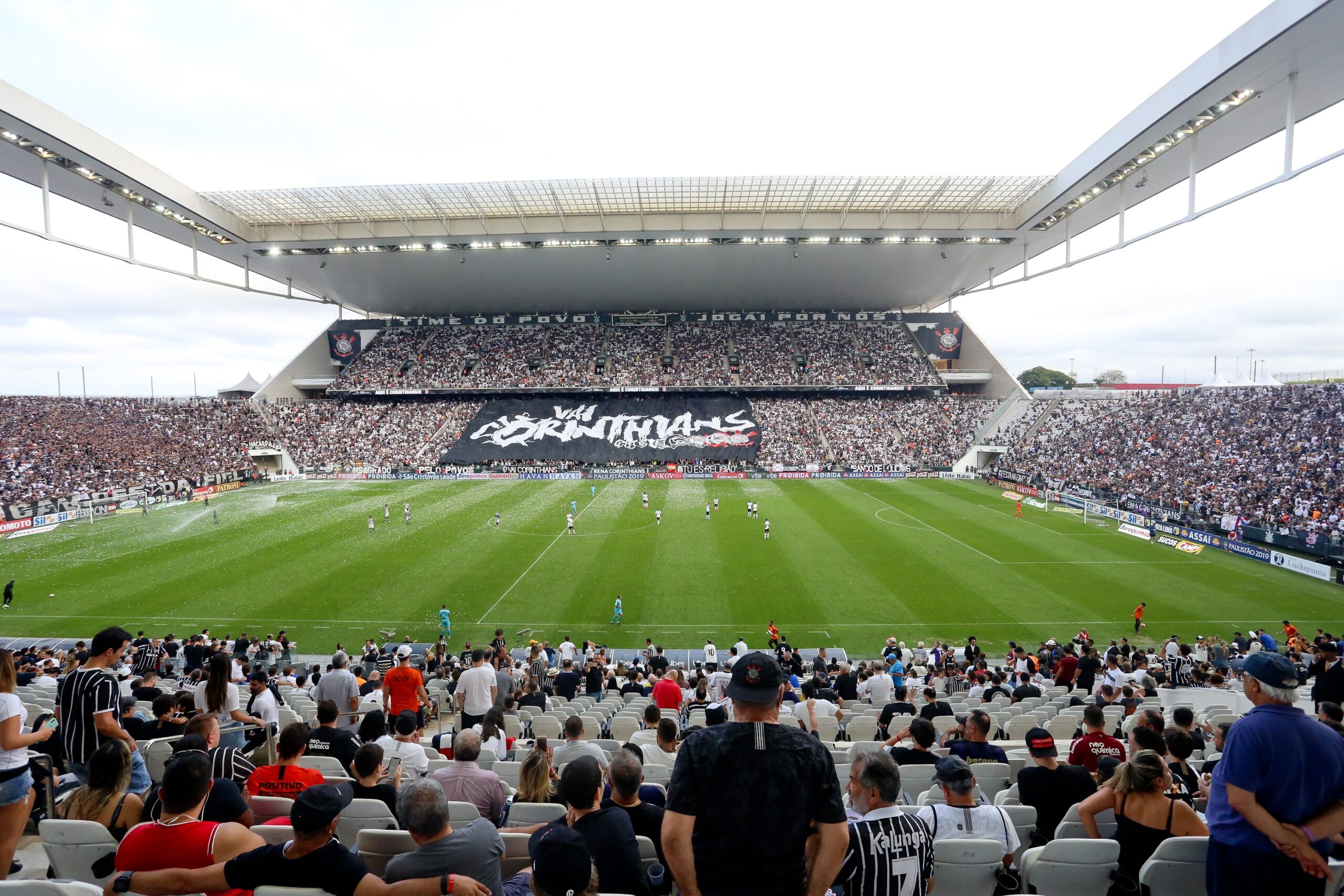 Torcida do Corinthians estabelece novo recorde de público em jogos de futebol  feminino no Brasil