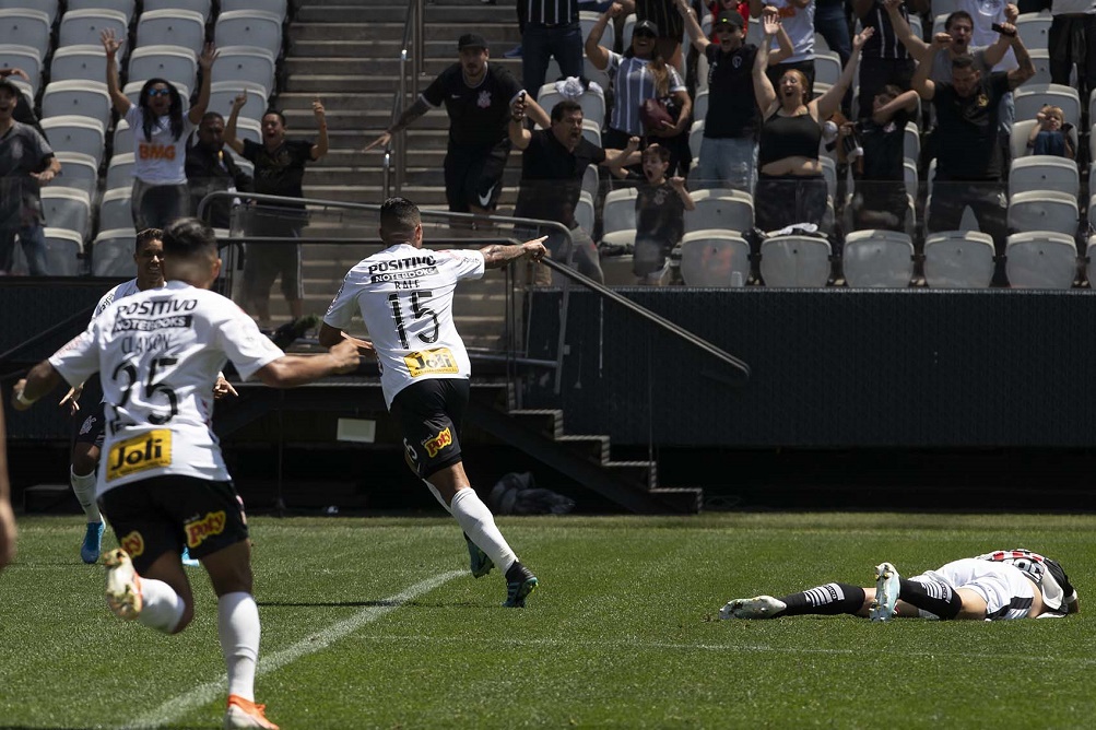 Teu mundo não cabe nos olhos da filha de Roger, do Corinthians - Lance!