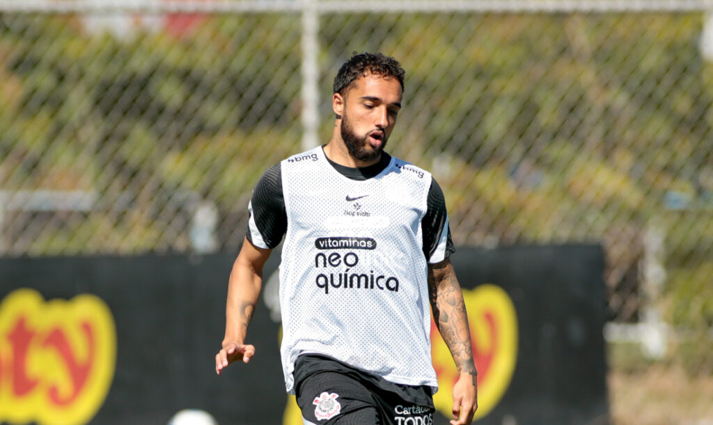 Atacante do Corinthians está de malas prontas para deixar o Brasil