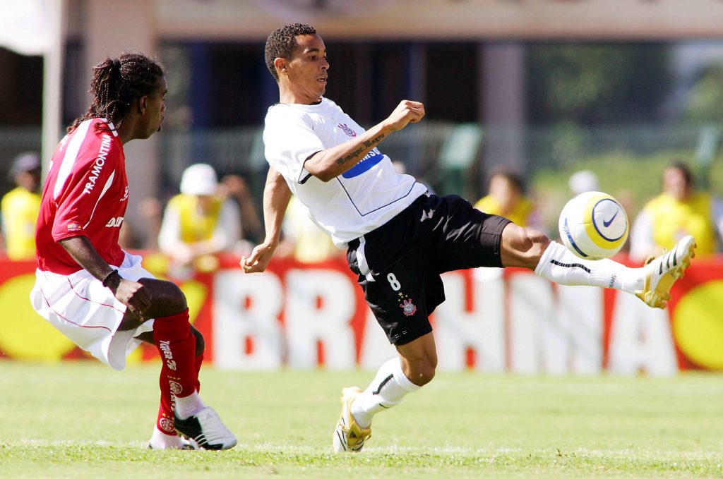 Inter e Corinthians fazem primeiro jogo da final do Brasileirão