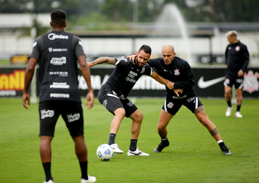 Três jogadores do Grêmio estão pendurados para jogo contra o Fortaleza