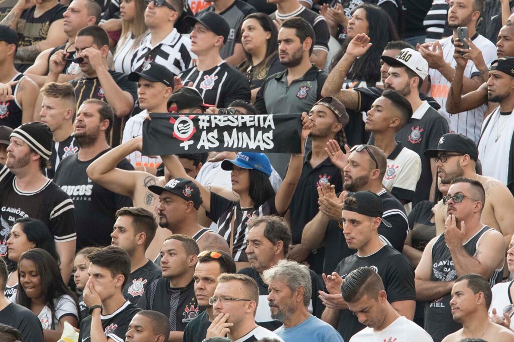 Torcida do Corinthians estabelece novo recorde de público em jogos