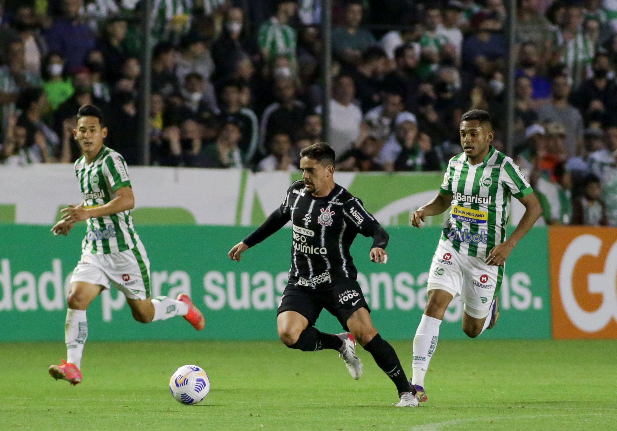 Zagueiro supera Fagner e se torna único jogador do Corinthians a participar  de todos os jogos da temporada