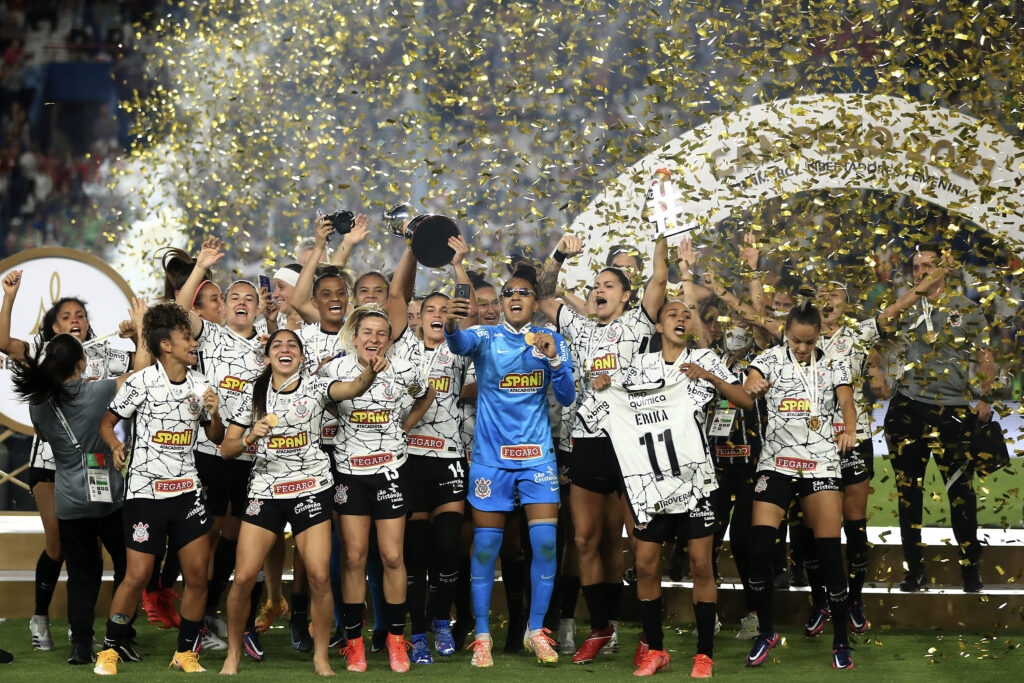 Corinthians - Futebol Feminino - HOJE É DIA DE CORINTHIANS FEMININO E DE  CLÁSSICO! Domingão decisivo, Fiel! Hoje, às 20h, no Allianz Parque, o  Corinthians enfrenta o Palmeiras pela primeira partida semifinal