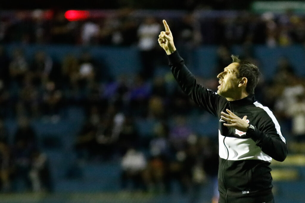 Matheus Araújo diz não pensar no profissional do Corinthians agora