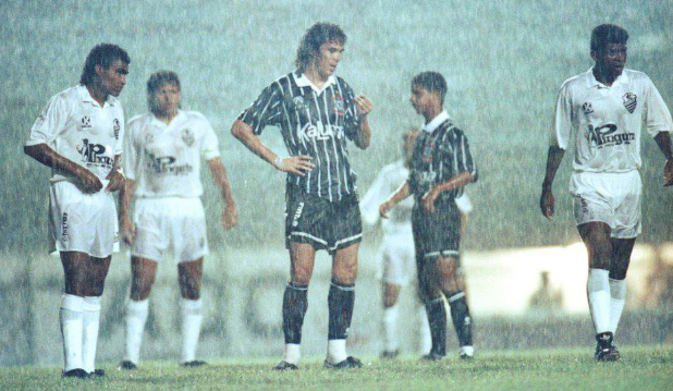 Marcelinho ao lado de Casagrande em sua estreia pelo Corinthians. Foto Reprodução
