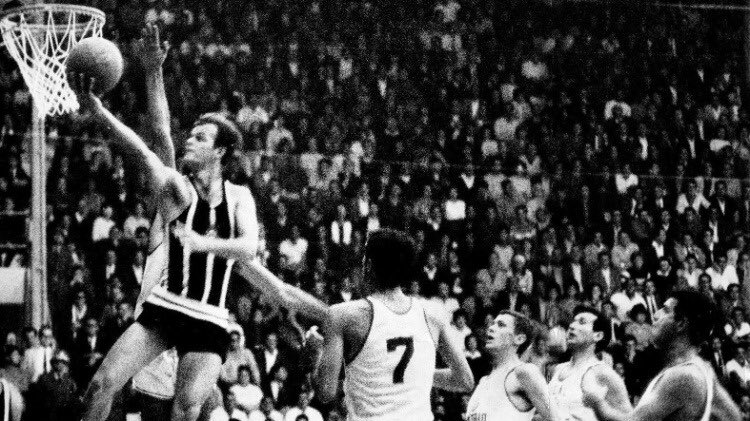 Ídolo do basquete nacional e alvinegro, Oscar Schmidt comemora 64 anos