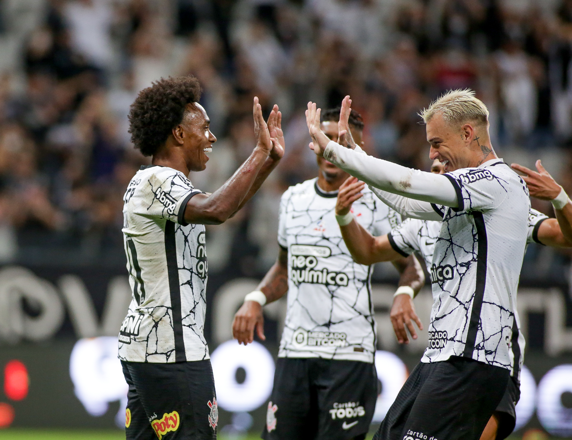 Fernando Lázaro exalta quinteto e diz que média de idade do Corinthians não preocupa Fernando Lázaro exalta quinteto e diz que média de idade do Corinthians não preocupa