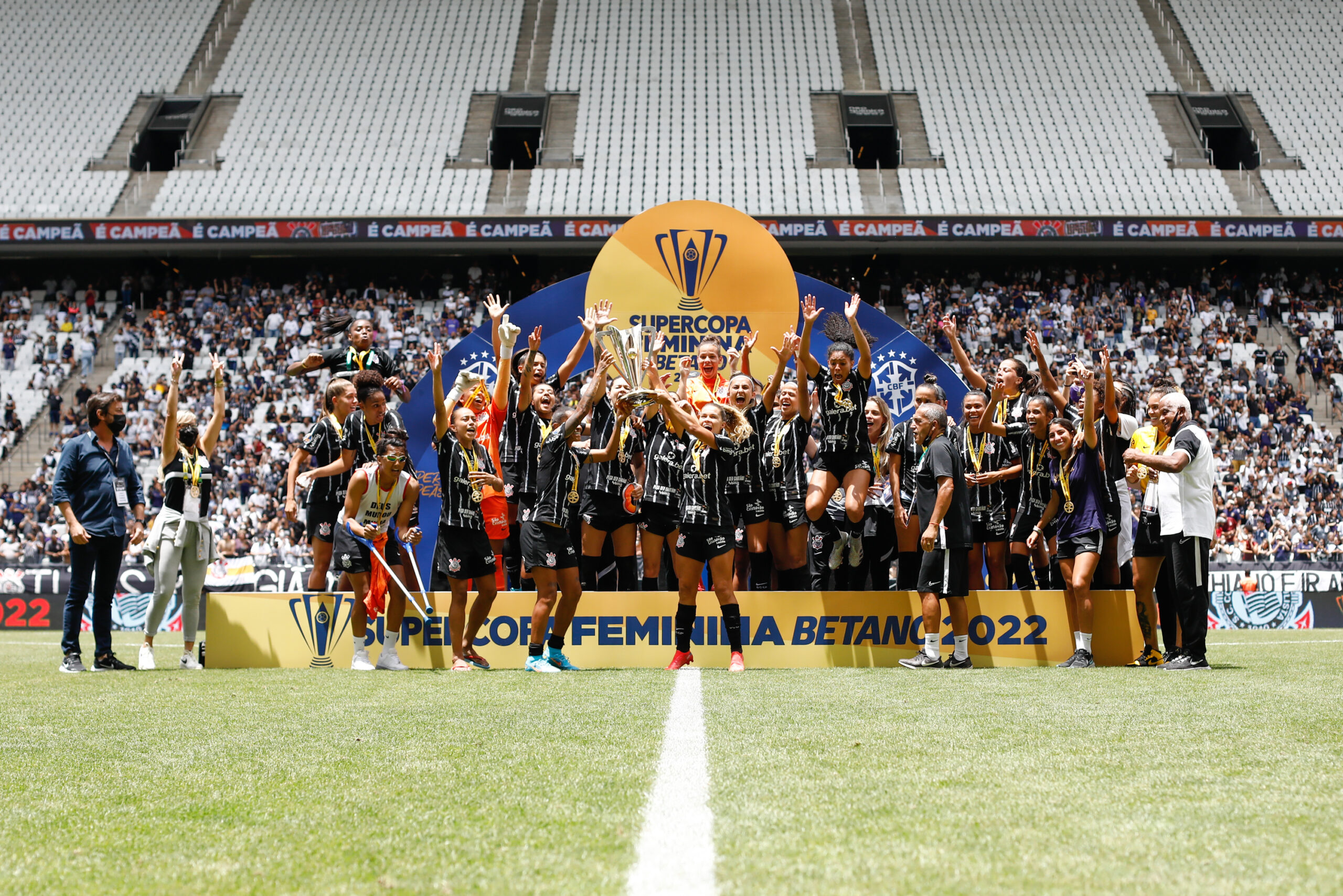 Corinthians é o melhor time feminino das Américas em ranking da IFFHS e  fica entre os dez melhores do mundo
