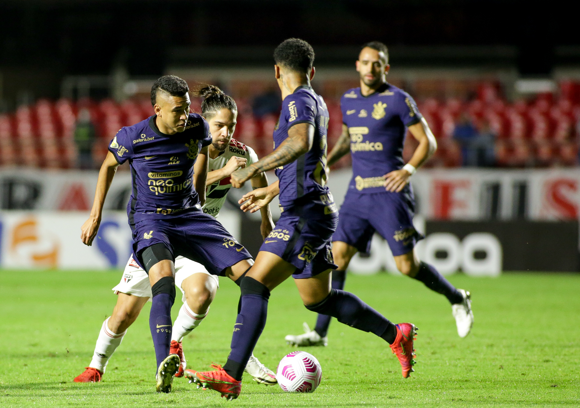 Com tabu em jogo, Corinthians enfrenta Paulistano na final do