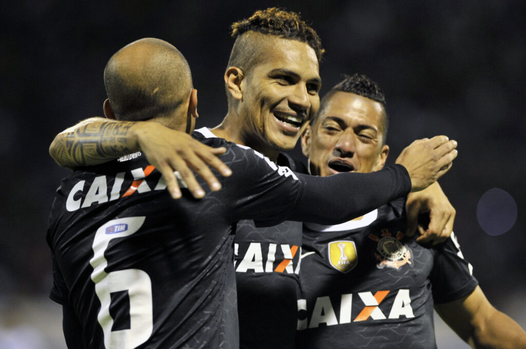É hoje! Corinthians chega à Bolívia para primeiro jogo na