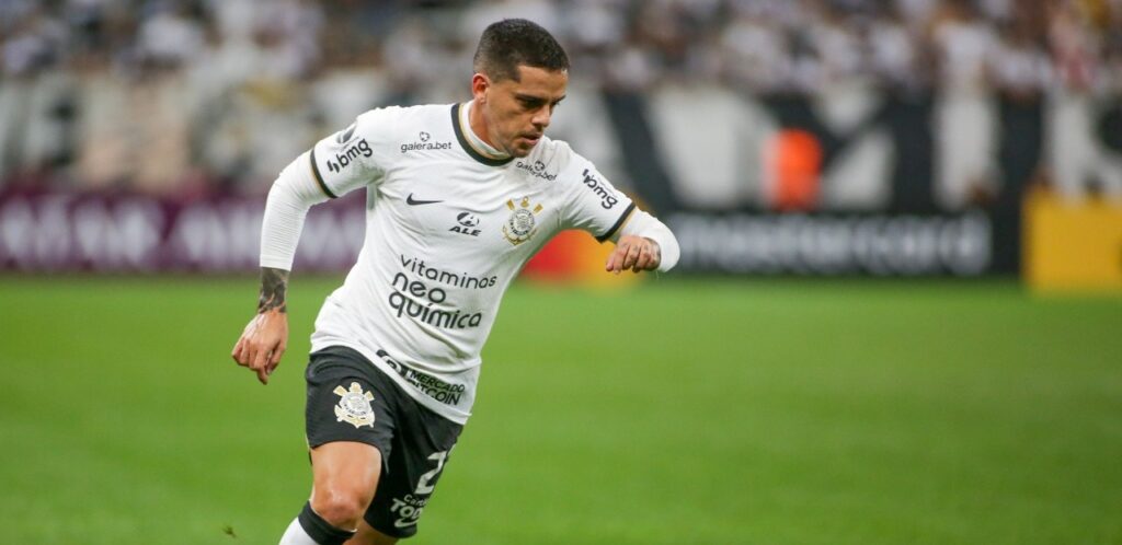 Com 475 jogos, Fagner entra no top-10 de jogadores que mais atuaram pelo  Corinthians