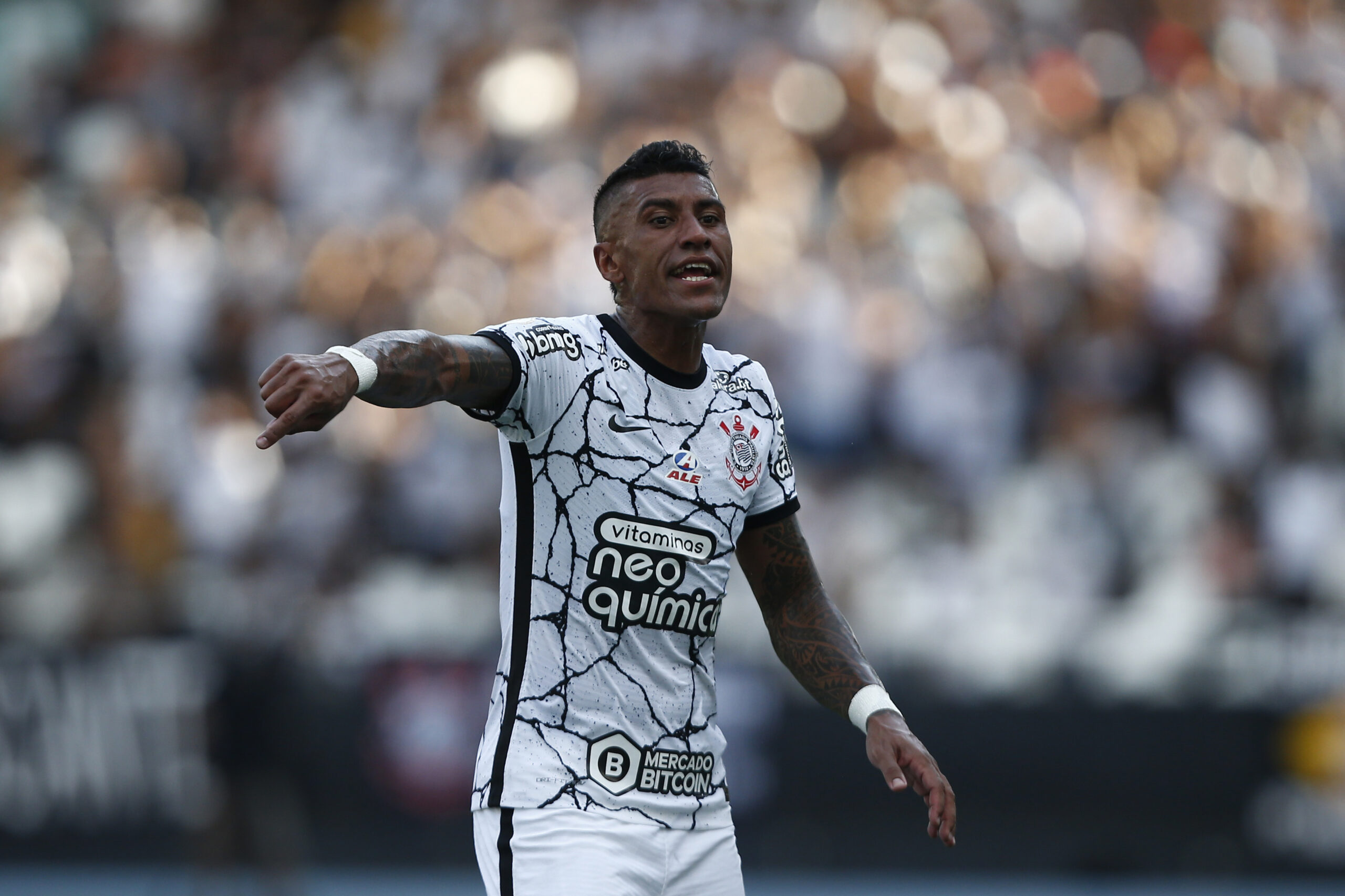 Paulinho brilha e se isola na artilharia do Corinthians em 2022