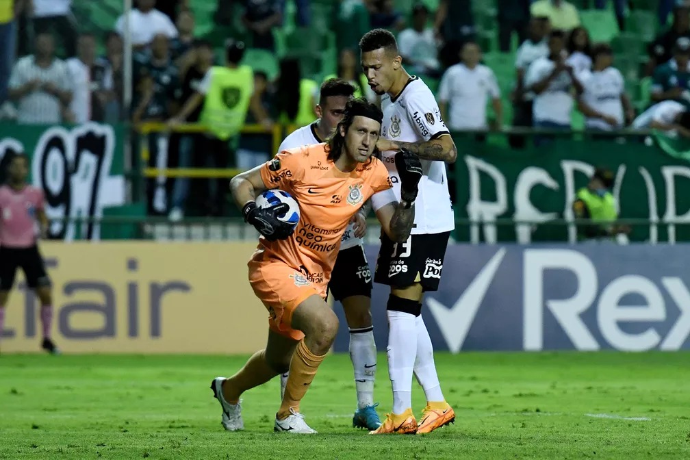 Cássio termina 2023 como o goleiro com mais pênaltis defendidos no futebol  brasileiro; confira