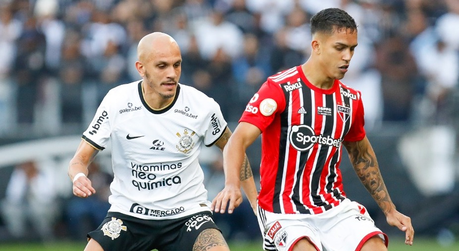 Corinthians arranca empate com o São Paulo e mantém a liderança do  Brasileirão