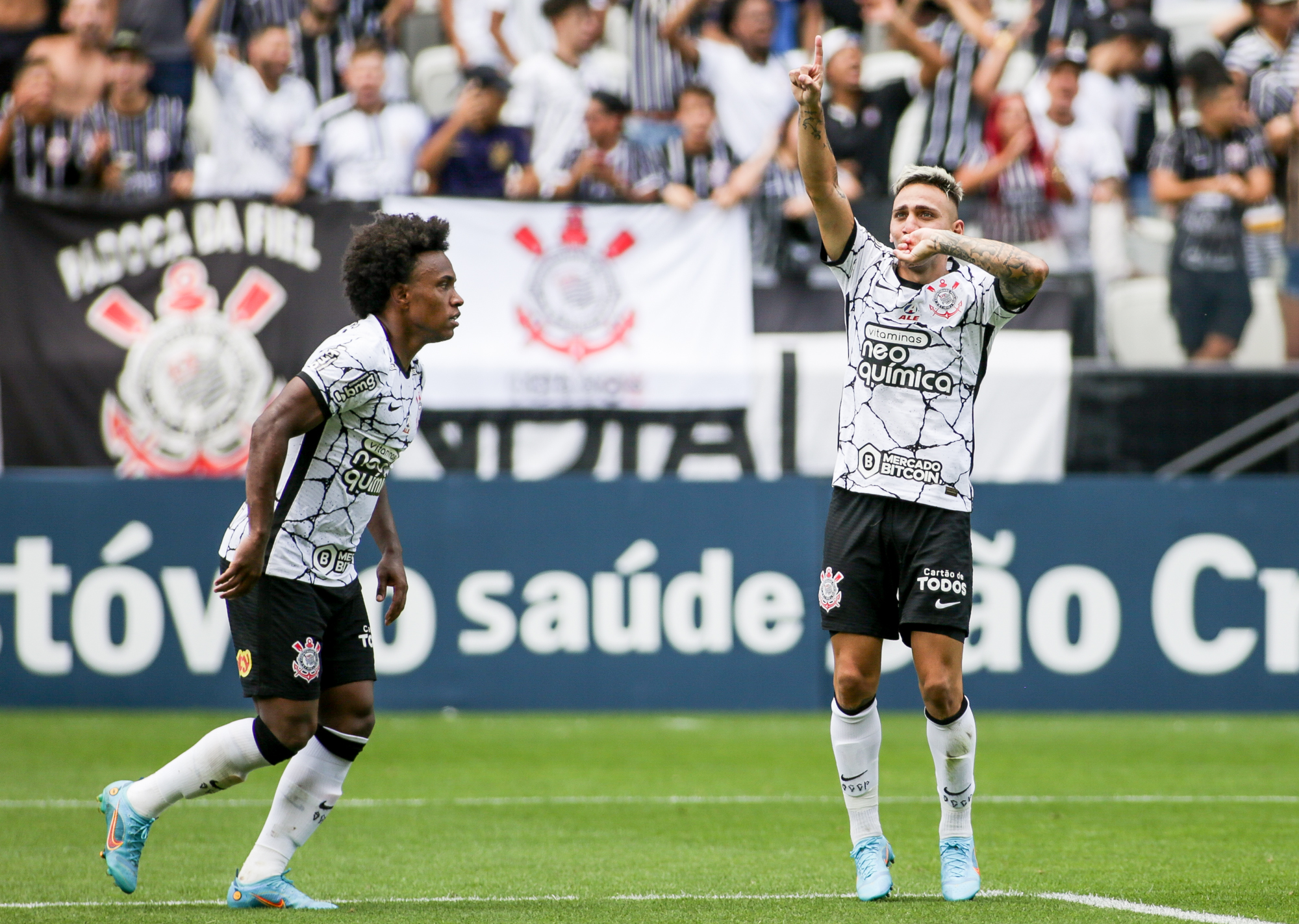 Corinthians supera Red Bull Bragantino no jogo de volta e fica com