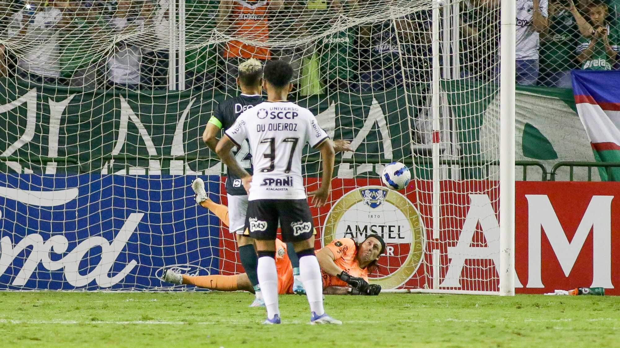 Cássio iguala Ronaldo Giovanelli como maior pegador de pênaltis do  Corinthians - ESPN