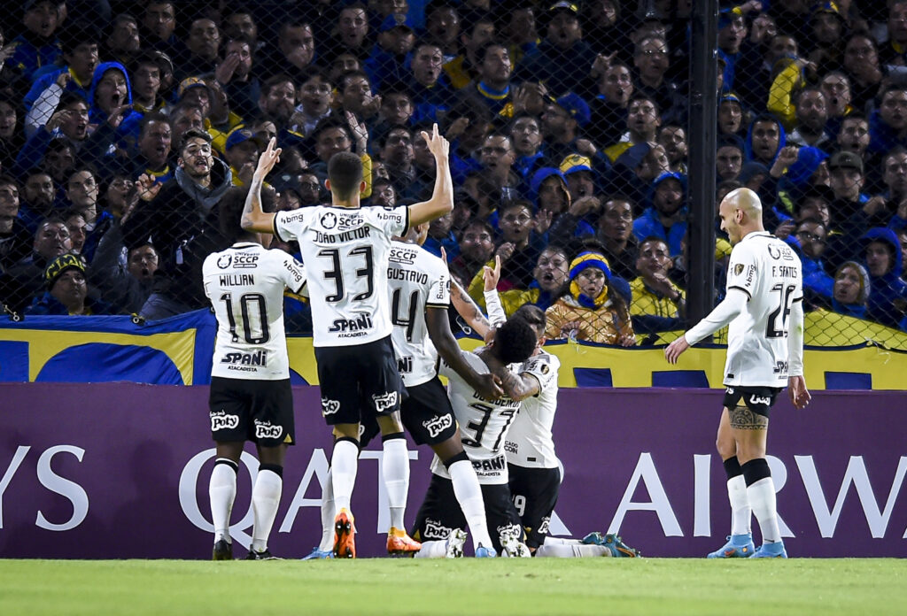 Corinthians deixa SBT na liderança com jogo na Sul-Americana