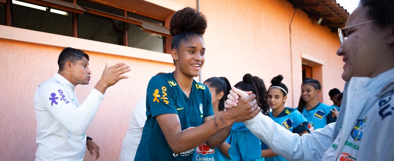 Zagueira Do Corinthians Feminino é Convocada Para Período De Treinos