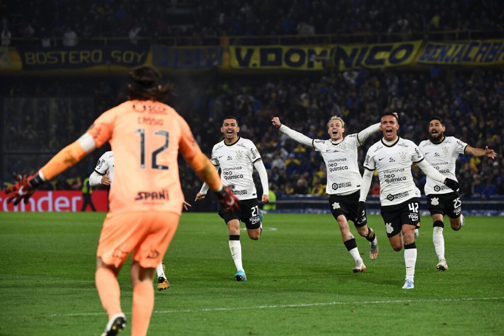 Como os jogadores do Boca Juniors batem pênaltis?