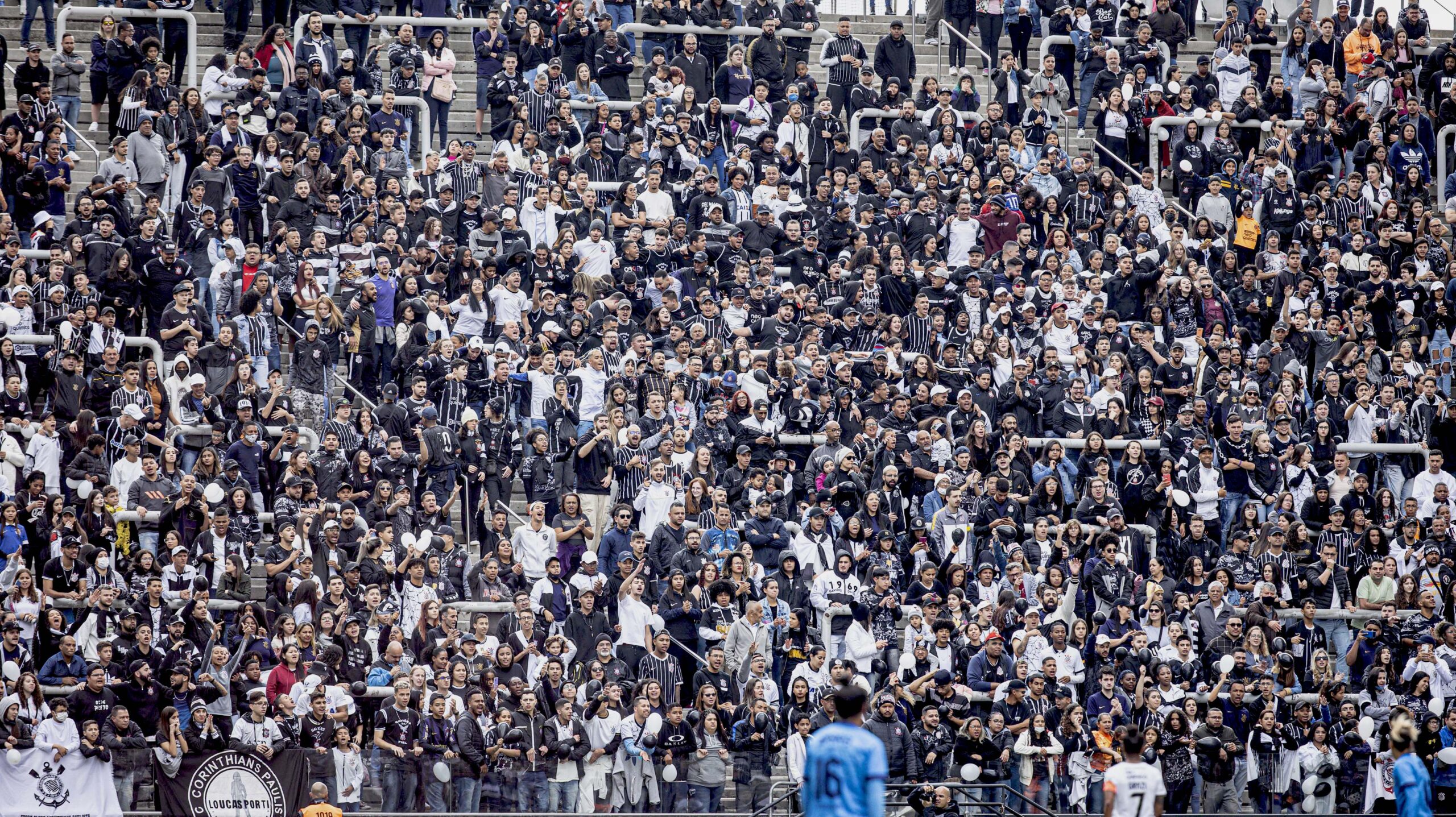 Torcida do Corinthians estabelece novo recorde de público em jogos de futebol  feminino no Brasil