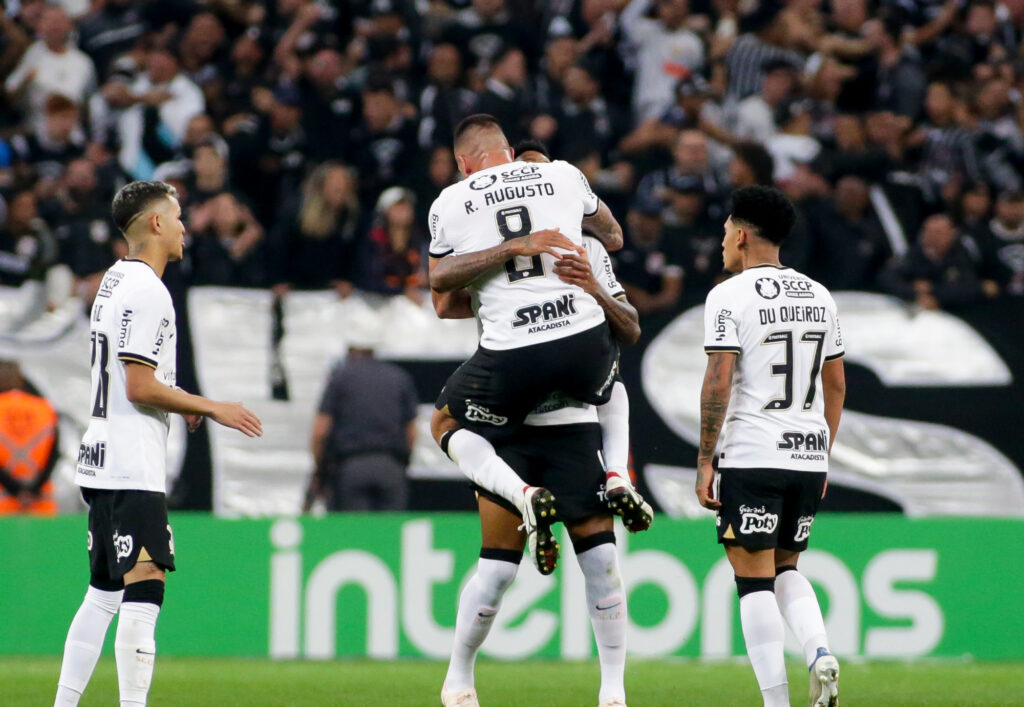 Corinthians x Red Bull Bragantino: onde assistir, desfalques, escalações e arbitragem