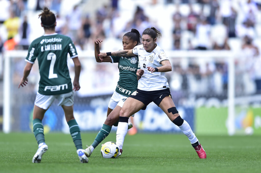 Corinthians vence o Palmeiras no primeiro jogo da final do