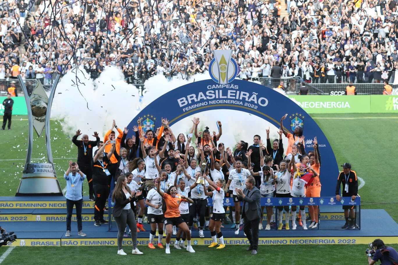 Pelé exalta recorde de público na final do Brasileiro Feminino